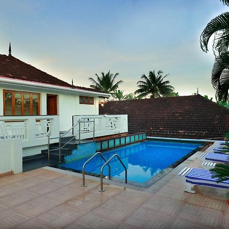 Hotel Triveny River Palace Alappuzha Exterior foto