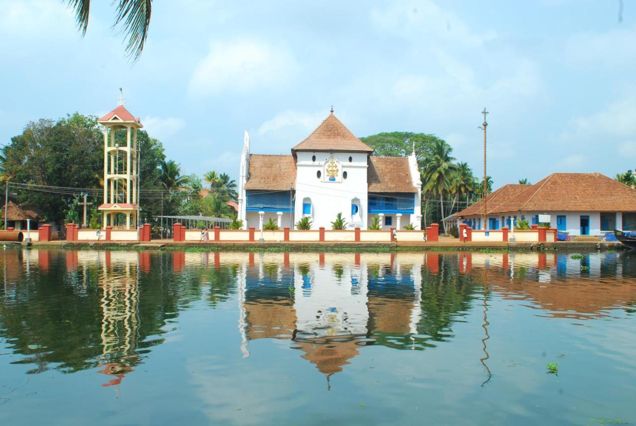 Hotel Triveny River Palace Alappuzha Exterior foto