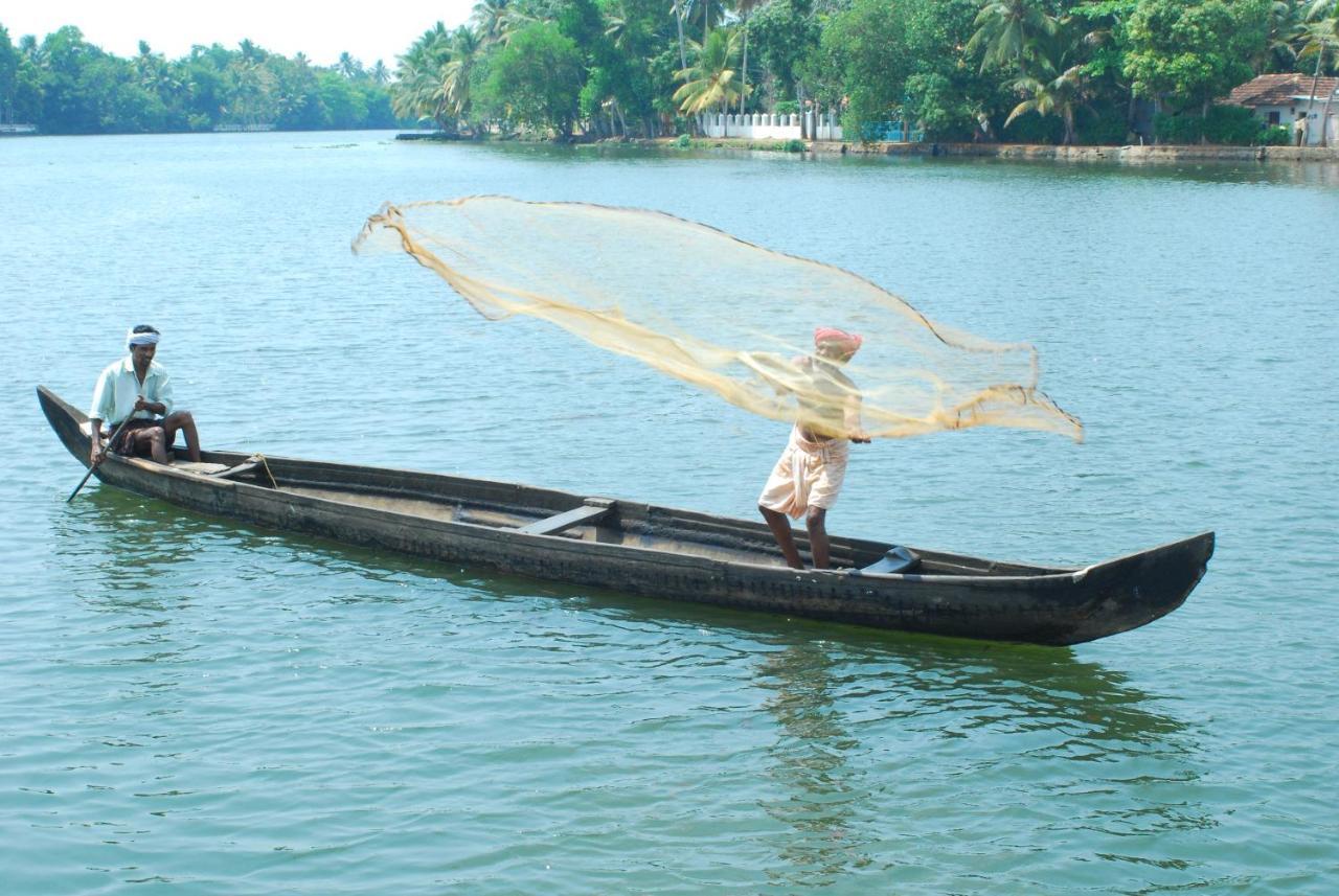 Hotel Triveny River Palace Alappuzha Exterior foto