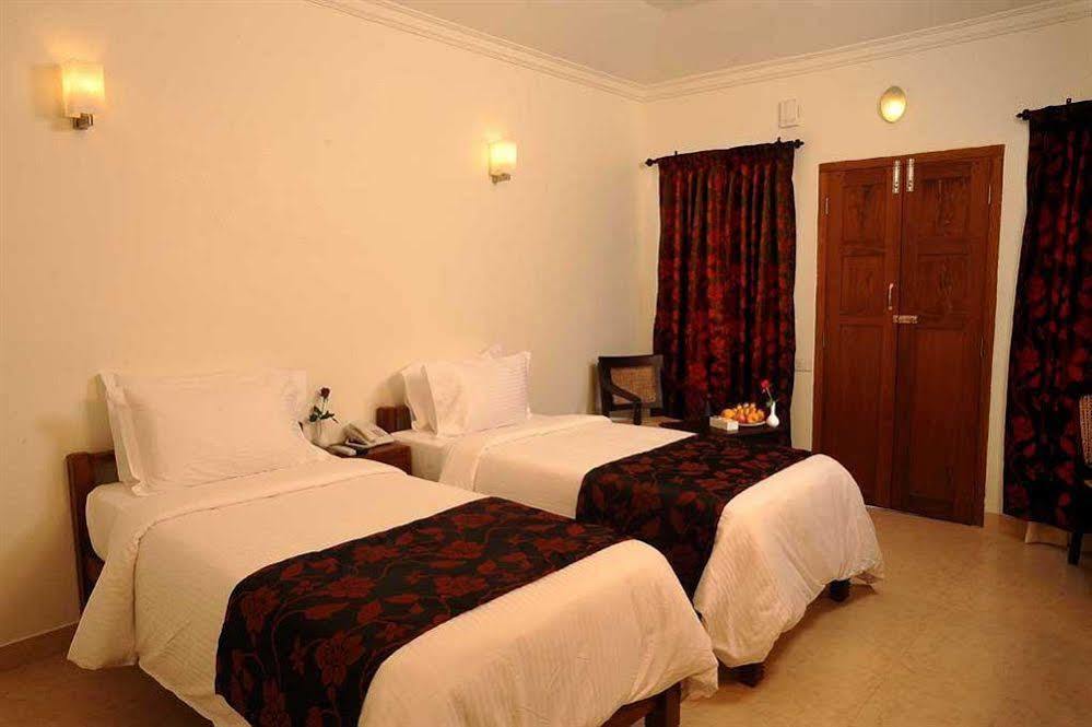 Hotel Triveny River Palace Alappuzha Exterior foto