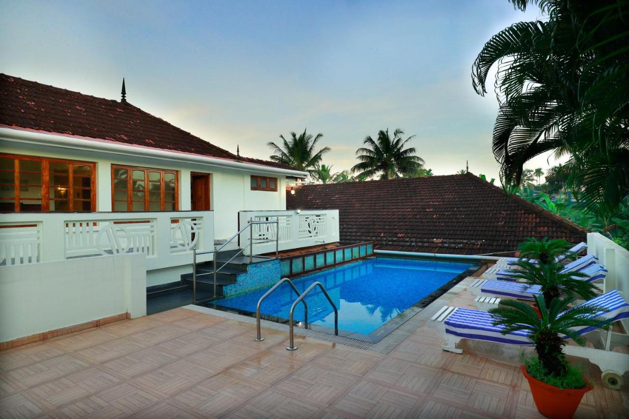 Hotel Triveny River Palace Alappuzha Exterior foto