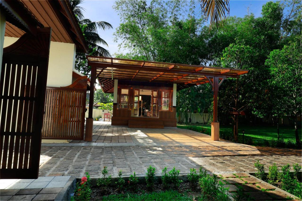 Hotel Triveny River Palace Alappuzha Exterior foto