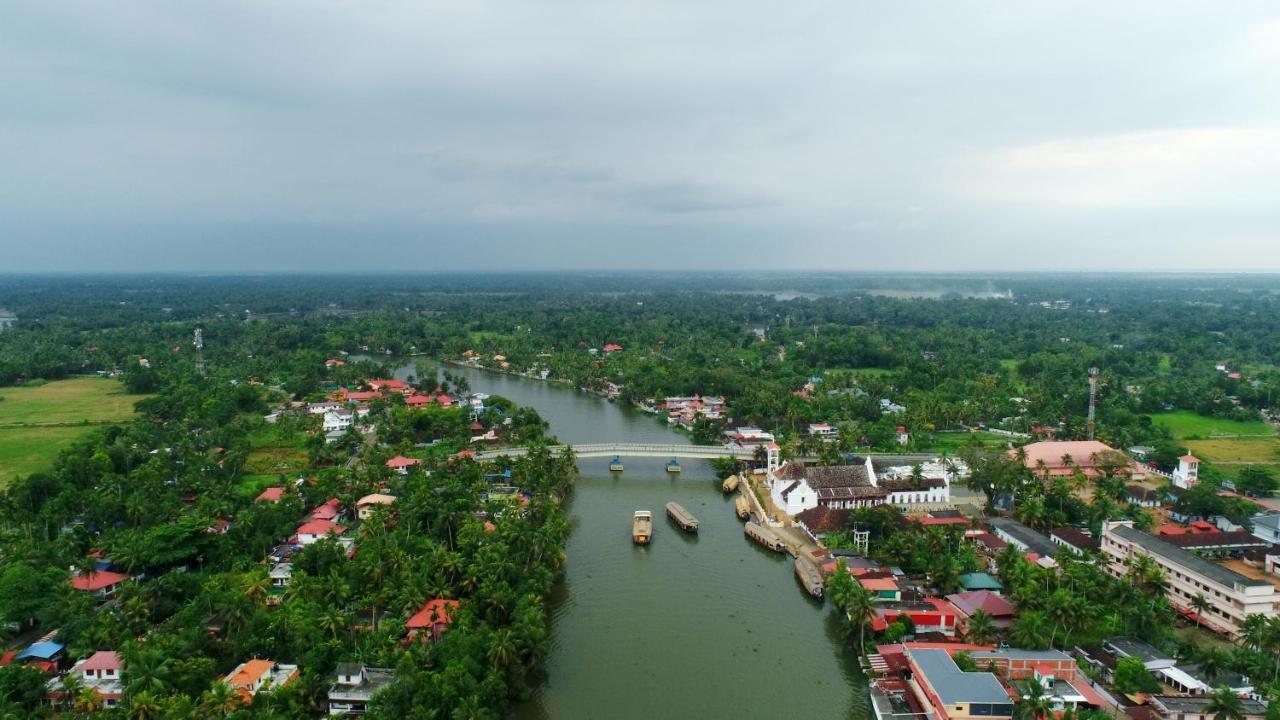 Hotel Triveny River Palace Alappuzha Exterior foto