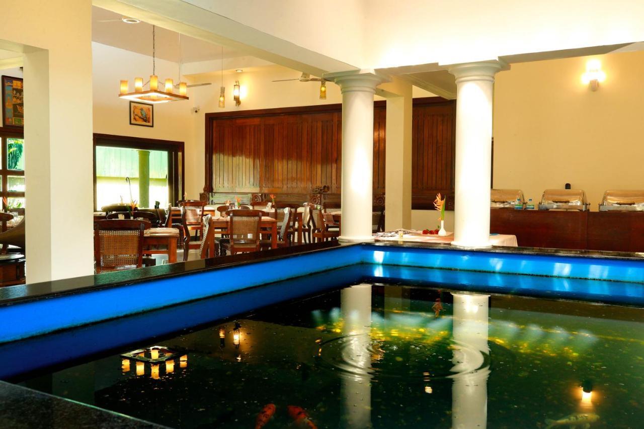 Hotel Triveny River Palace Alappuzha Exterior foto