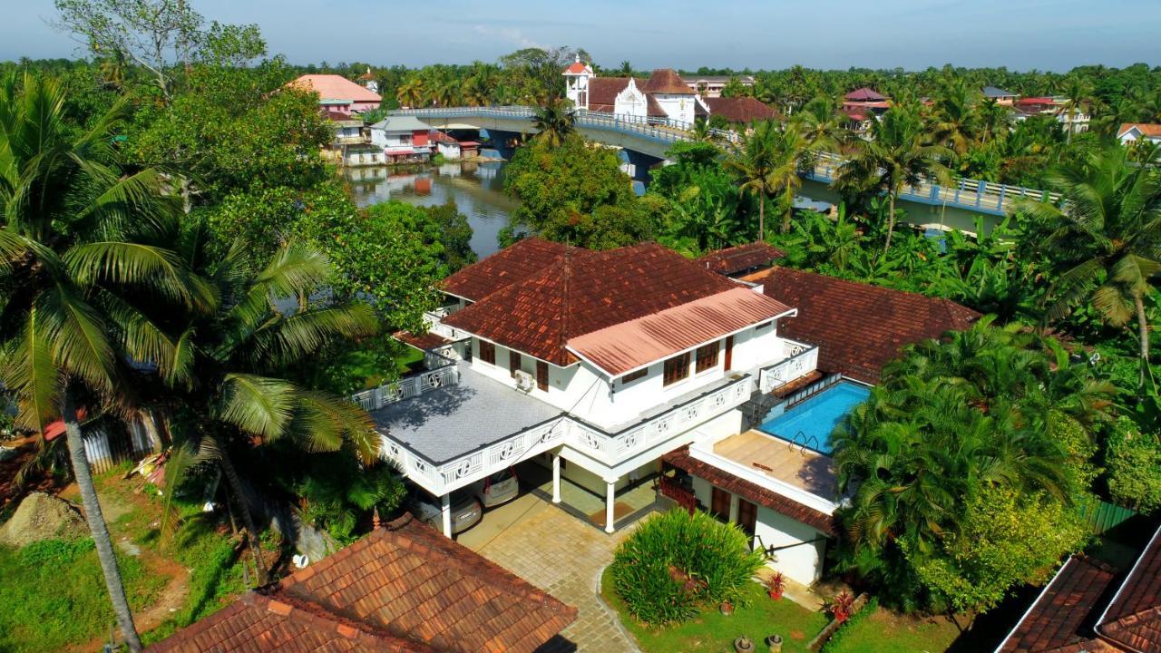 Hotel Triveny River Palace Alappuzha Exterior foto