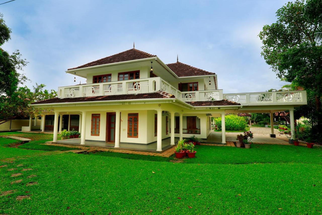 Hotel Triveny River Palace Alappuzha Exterior foto